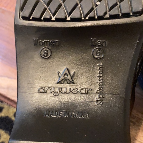 Any wear black nursing shoes size 8 W - Picture 5 of 7